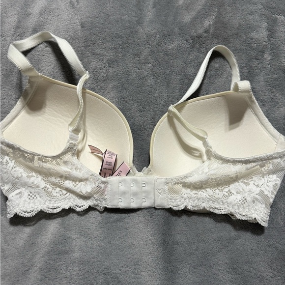 Victorias Secrete White Lace Push Bra and Pantie - Picture 7 of 12